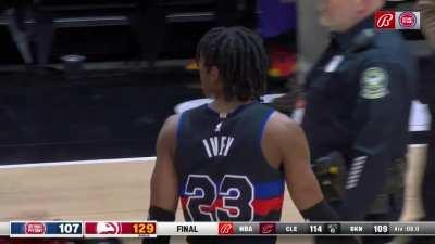 [Highlight] Trae Young and co take exception to Ivey’s last second layup to cut it to 22