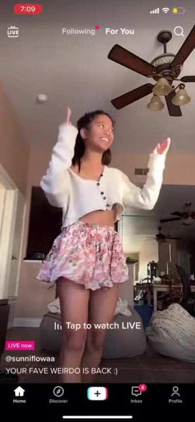 This b was definitely doing this shit on purpose lmao