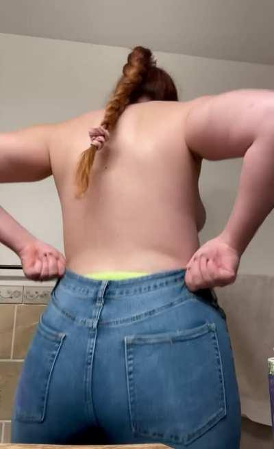 Thick girl in tiiiiighht jeans