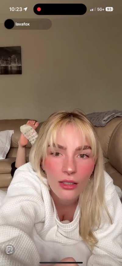 she shoudlve took the other sock off!