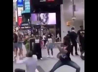 POV: tu no tienes un stand