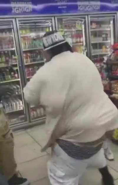 3x Crip vs Hoover (black shirt) fighting over whose harder