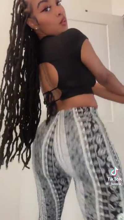 @_luvnia_ msg if u want a ass compilation of her 