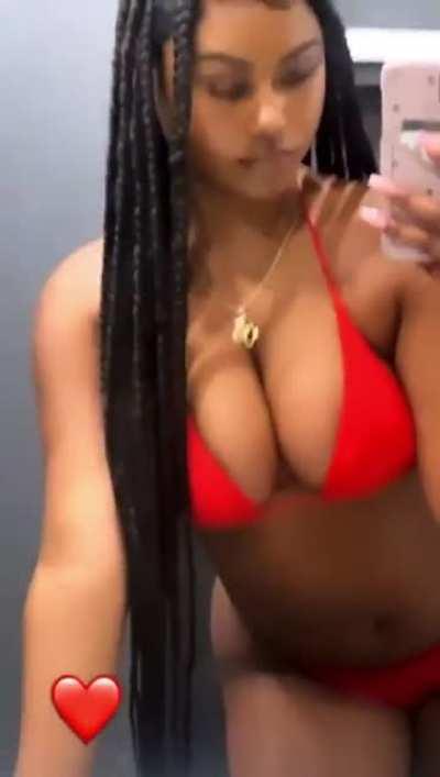 Arrow up if u think u can handle me👅🙈