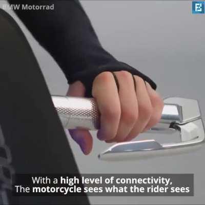 BMW Motorrad VISION NEXT 100 - new self-balancing bike. (video by Fossbytes)