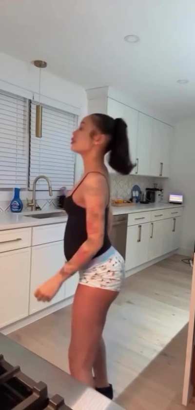 Imagine waking up to this beauty in the kitchen 😩😍