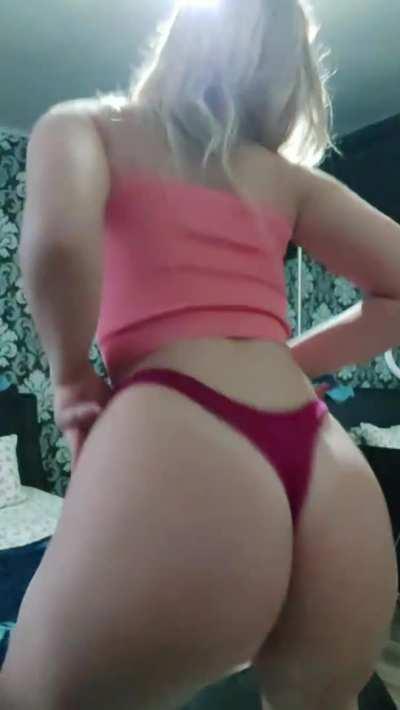 I let one lucky guy cum one my ass..who will it be?🤪