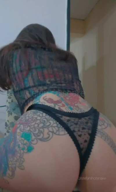 do you like tattooed college girls?🥵