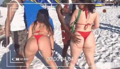 Sexy ass at the beach🔥😈🔥