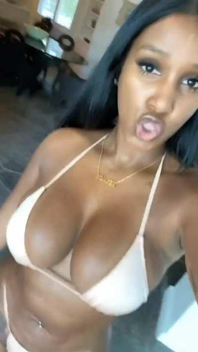 Bernice Burgos - (realberniceburgos)
