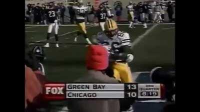 Highlight - Antonio Freeman catches a quick fire pass from Favre for a 8 yard touchdown on the edge of the end zone, at Bears (12/27/1998)