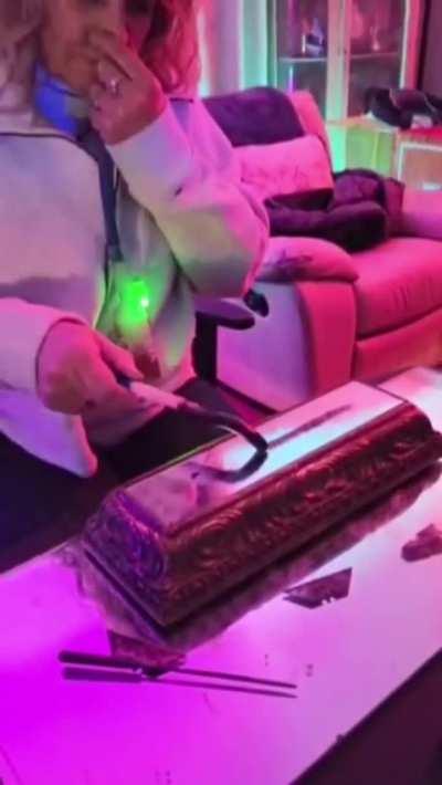 Auntie goes hard on the 🧊 