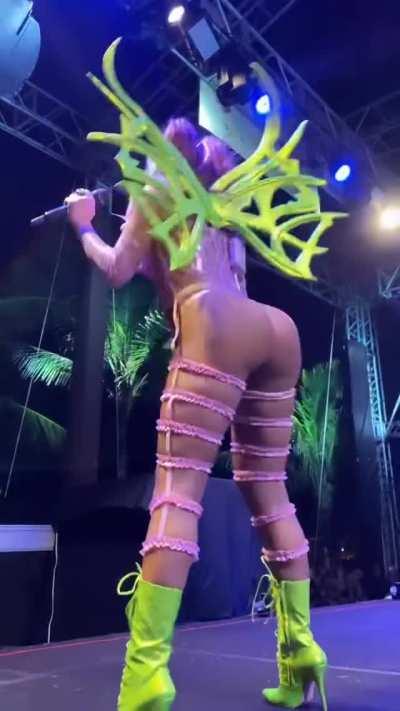 Anitta em mais um show!!