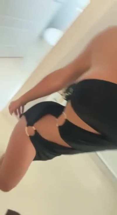 One of my little dresses for vegas this week 💋