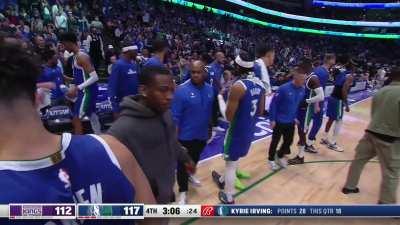 [Highlight] Kyrie pulls up for the tree in transition to give him 16 in the fourth quarter