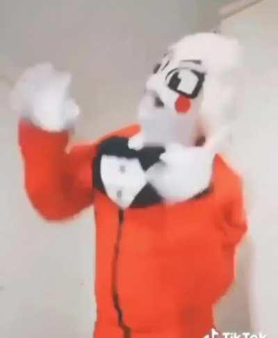 Parece un palo de lus blanco vestido de rojo lol detodos modos como me cagan esos weyes