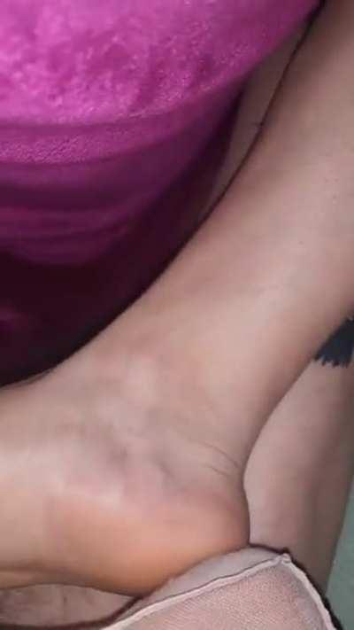 1 week smelly nylon in stinky shoes remove Footjob 