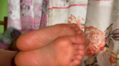 Can someone add sum more cum to my soles?