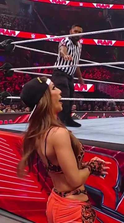 Carmella is such a s*x bomb