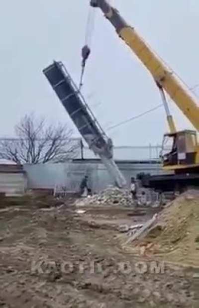 Crane accident from Russia. Should've never leave the drivers cabine