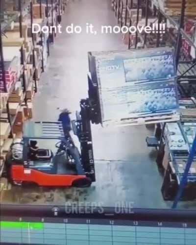 Forklift operator is nearly crushed trying to save load