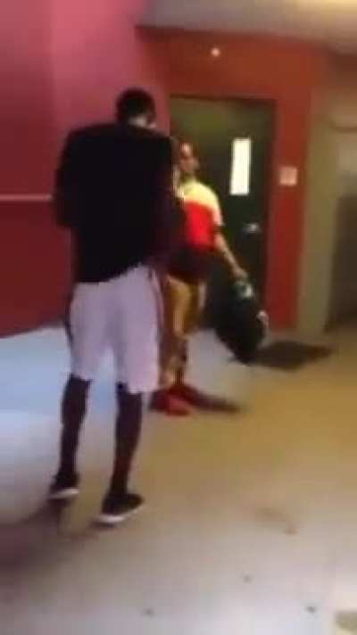 Shorty knocks big bully into next week