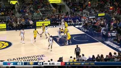 [Highlight] Dewayne Dedmon tries to throw a lob from the post, and it goes just as well as expected for the Sixers