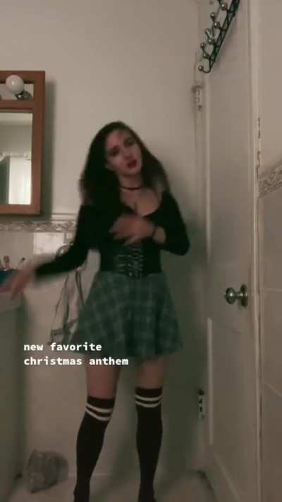 Stella dancing - Hayley & Stella reactions