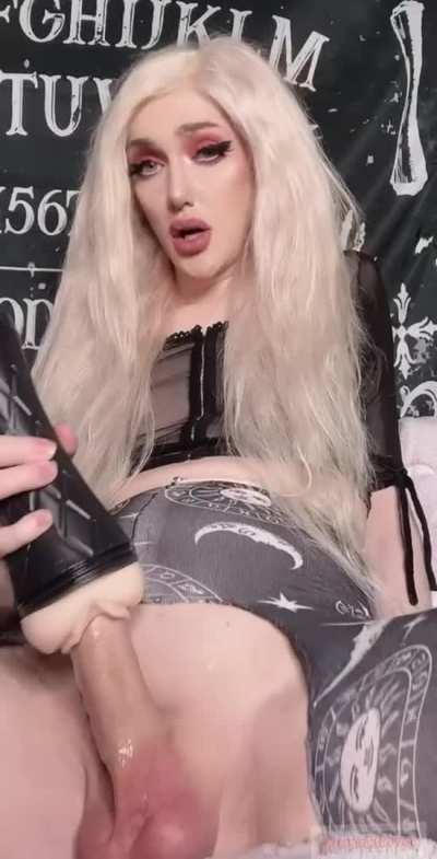 Need some tight ass cumsleeve