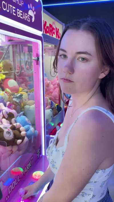 was not expecting him showing me myself covered in cum in the middle of the arcade 🙈