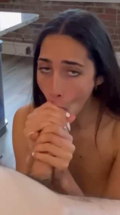 Identify Verrrry Cute Brunette Blowjob / Deepthroat (Homemade?)