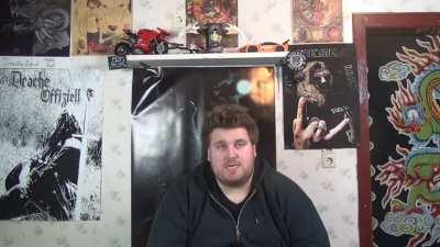 Er möchte an der Spitze von YouTube Deutschland stehen. Ambitioniertes Ziel auf jeden Fall.