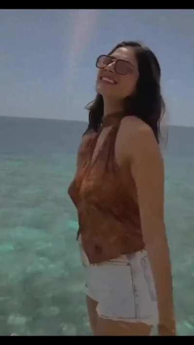 Malavika Mohan 🥭🥵