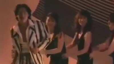 Hello the Internet. I present to you, THE VIETNAMESE VERSION OF THE RICK ROLL