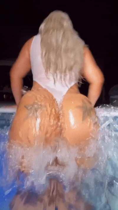 Blonde PAWG >>>