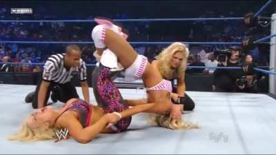 This moment can be played over and over 😈 Kelly Kelly dominated by Pin Up Strong