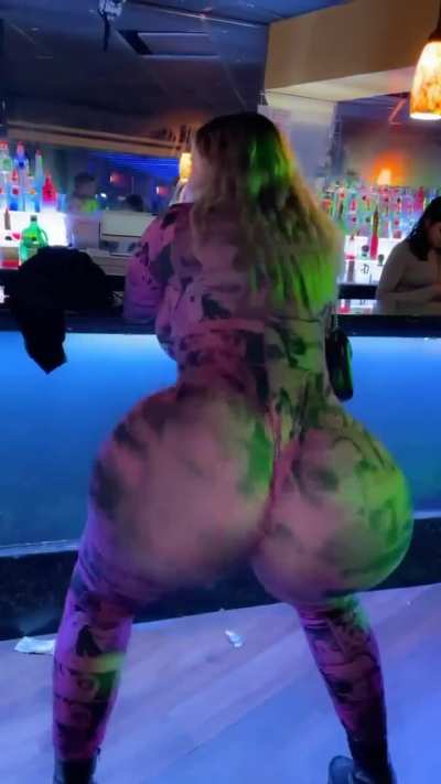 I'm about to confront my PHAT ASS Sissy dad at the strip club!... dang, he is looking thicc... fuck~