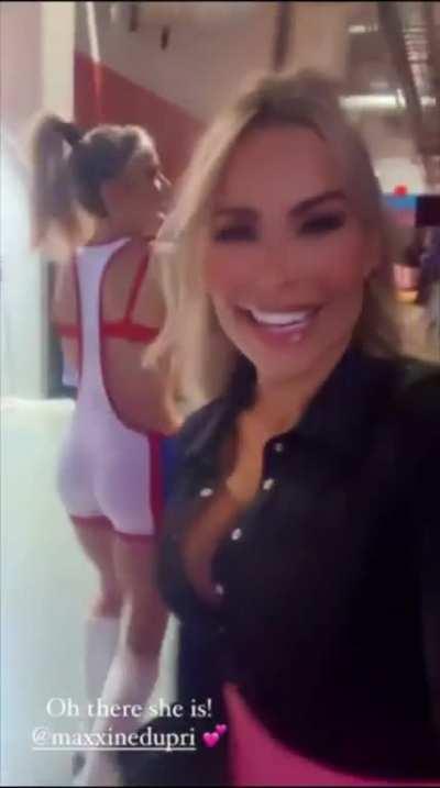 Two Bimbos, No Braincells