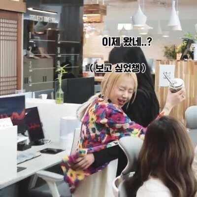 210402 - Chaeyoung hugging Mina