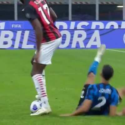 Leao vs Hakimi😂 RIP.