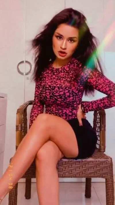 Damn ! Those meaty thighs 😍