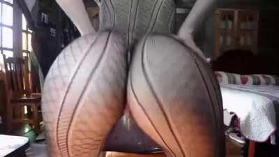 Round Ass And Dripping Pussy