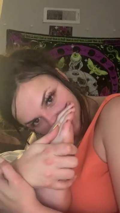 love to smell my feet