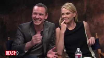 Парни: никогда не поймешь, что у девушек на уме. Девушки: