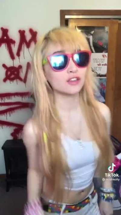 Molly (@madmolly)