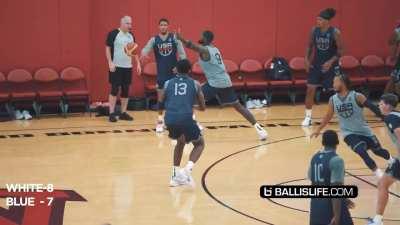 [Highlight] Jalen Brunson gets screened, switches defensively onto Jaren Jackson Jr., and blocks the ball to force a turnover