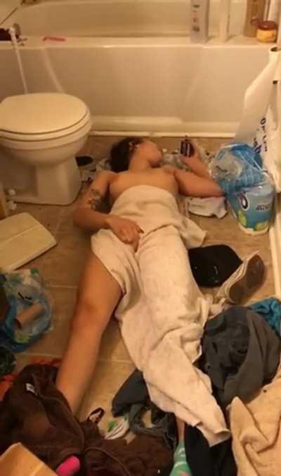 Dude caught his girl watching porn