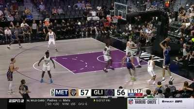 [Highlight] Victor Wembanyama drains a fadeaway corner 3