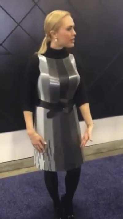 Какого цвета платье?