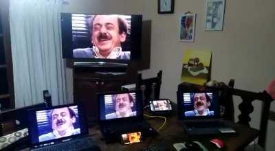 Estuvieron 1 año acomodando y sincronizando todas esas pantallas?